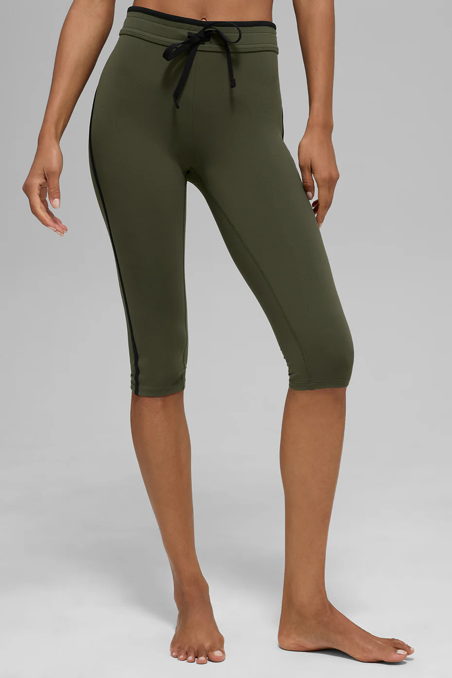 ALO | Airbrush High-Waist Race Pace Capri Pants in Green Olive/Black, Size: 2XS | Alo Yoga
