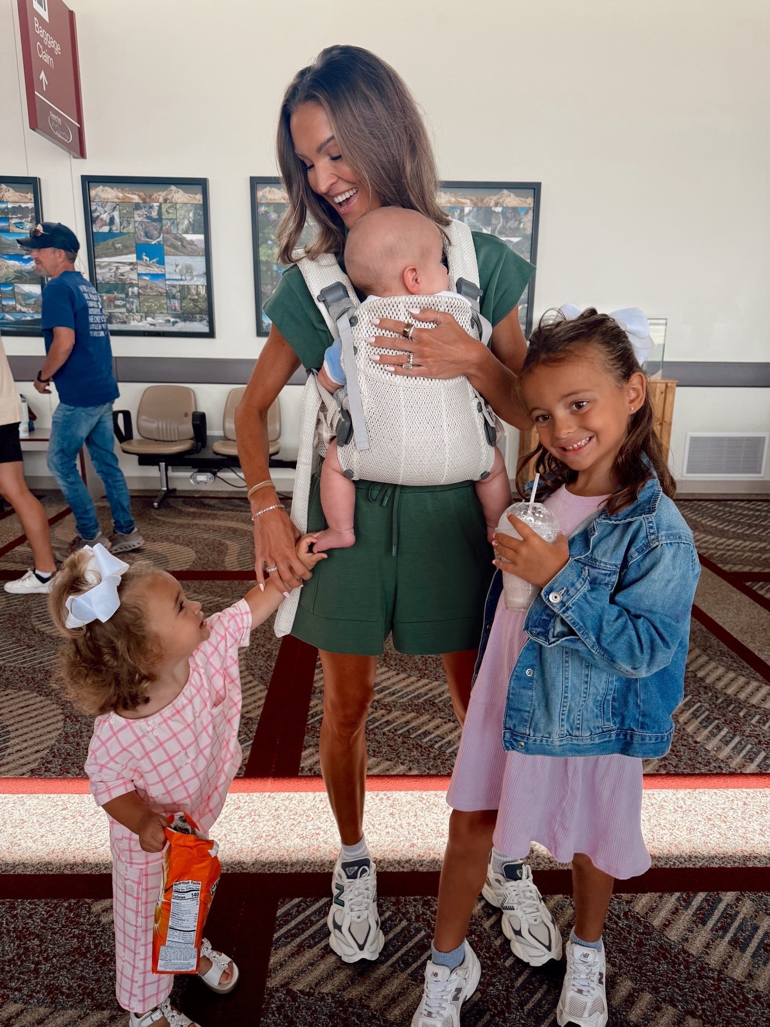 always love comfy matching sets like this for travel days! 🙌🏼

#matchingset #traveloutfit #varley #sneakers #dadsneakers

#LTKFamily #LTKTravel