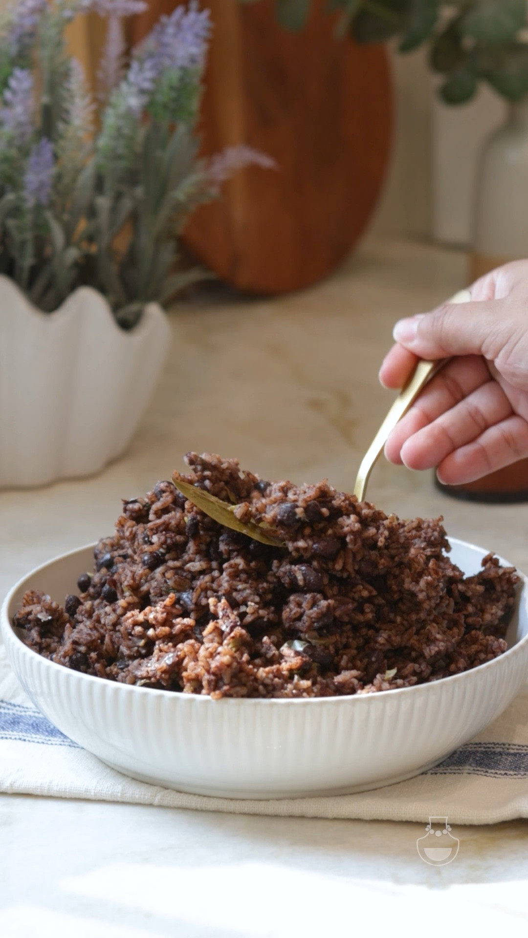 I’m already planning my holiday menu and you already know — Cuban Congri is on the menu! The Cuban Black Beans & rice recipe is a family favorite. It’s also the  perfect dish to make for Friendsgiving & Holiday parties! #HolidayRecipes #CubanFood #DinnerParties 

#LTKHoliday #LTKFamily #LTKParties