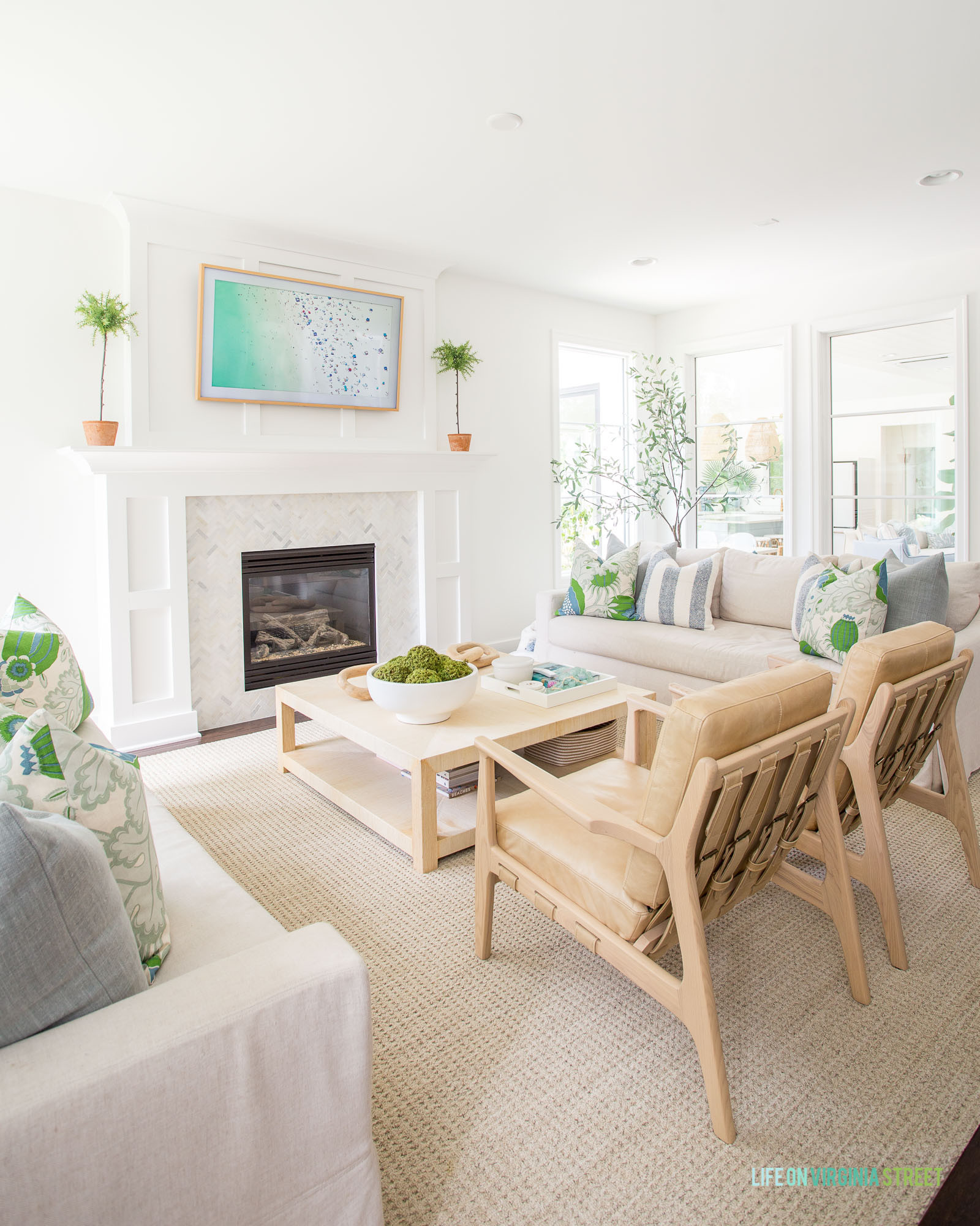 Modern coastal home living room design ￼

#LTKSeasonal #LTKHome