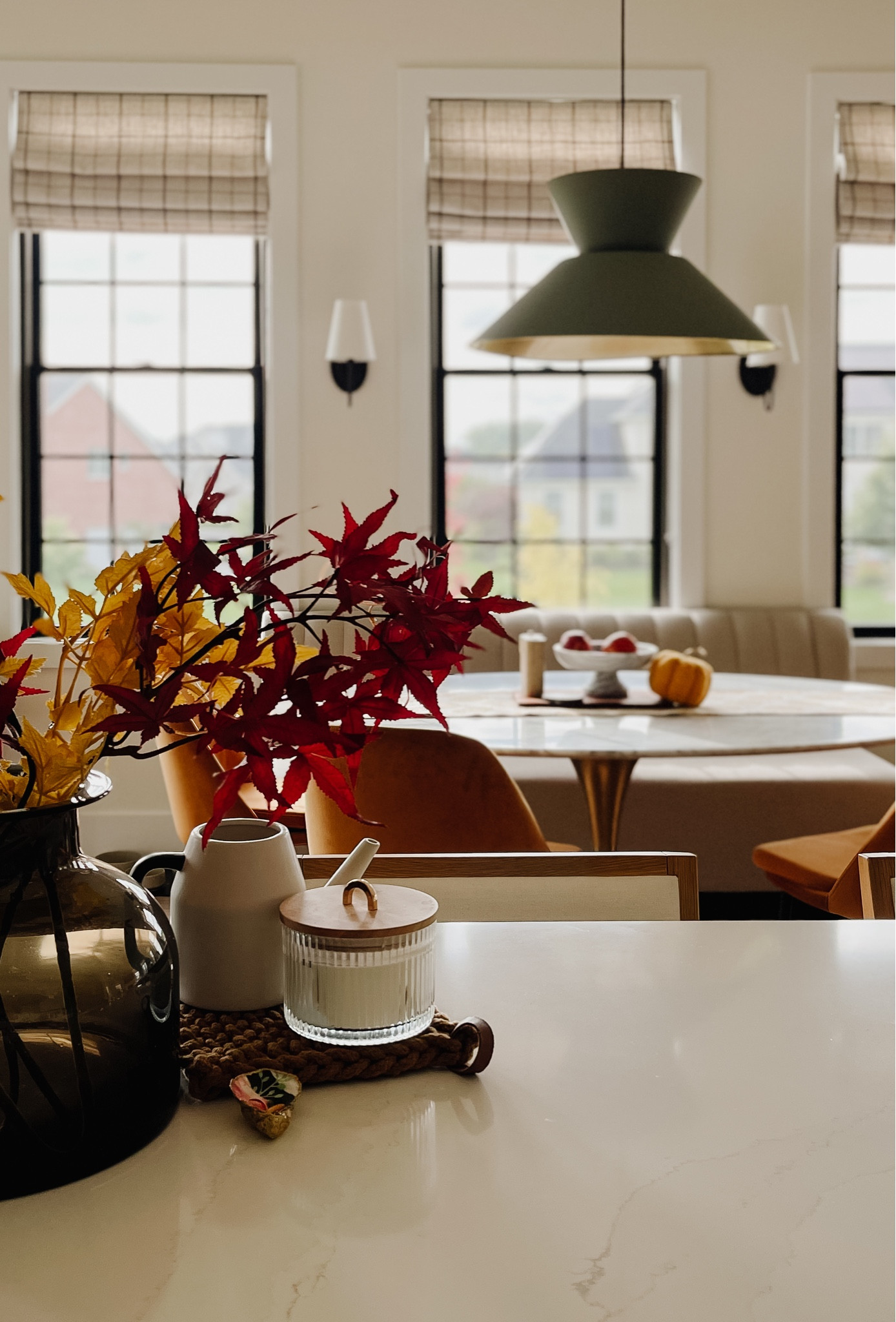 Kitchen/breakfast nook - leaves, pendant, table. Banquet, sconces, banquette 

#LTKhome