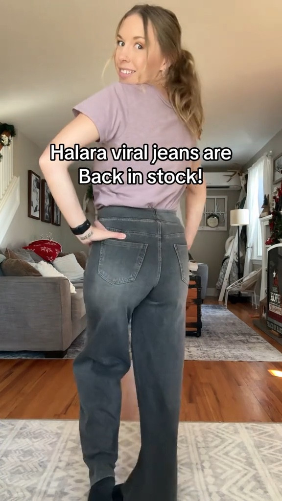 Obsessed is in understatement, these jeans are comfortable, flattering and so cute!
Black friday sale happening now!
 I did size down to an XS petite, they are very stretchy so I would recommend sizing down for the best fit.
5'2 & 125lbs for reference.
#halara #halarajeans #fashion #ootd #comfy #dealsforyoudays #8dfit #8dfithalarajeans
#halaraflexdenim #bearrivals #sale 
#comfort

#LTKCyberWeek #LTKStyleTip #LTKSaleAlert