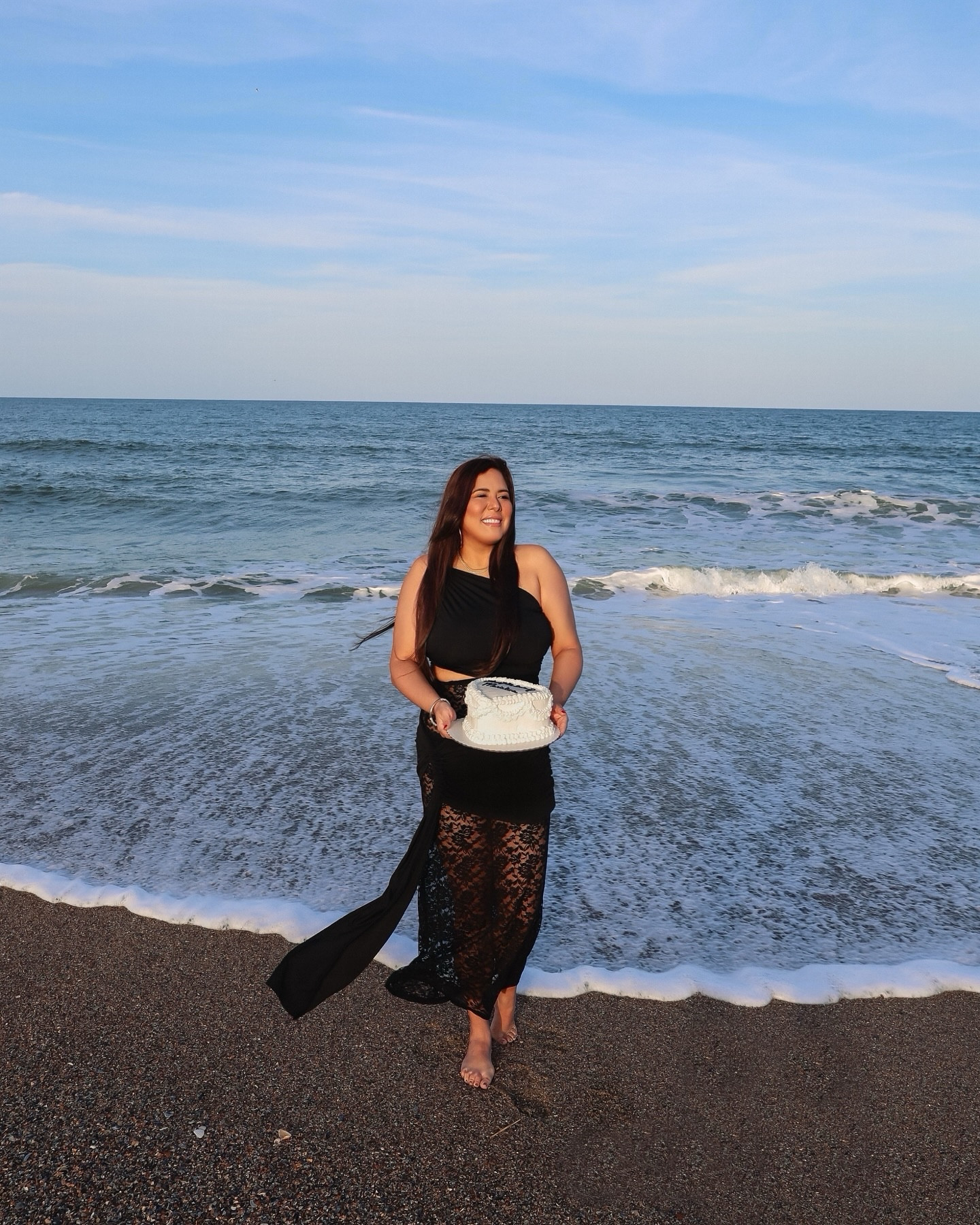 Hi Guys! It’s my Bday! 🎂
.
.
Gracias a Dios por un año más de vida, estoy tan tan agradecida!🥹 
Tengo la vida que algún día soñé, he logrado tantas metas, tengo el mejor compañero de vida, mi familia saludable, más que pedir tengo TODO por agradecer. 
Soy feliz, y lo mejor no aparento mi edad 🤣🎉🎊
.
.
Gracias a Todos lo que han tomado un tiempo de su día para desearme lo mejor. Que Dios les multiplique sus deseos hacia mí! LOS QUIERO MUCHO!❤️🥰