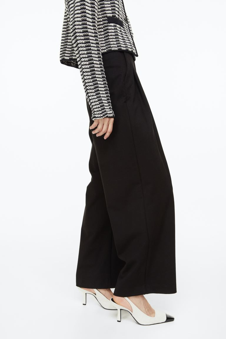 Slingbacks met structuur | H&M (DE, AT, CH, NL, FI)