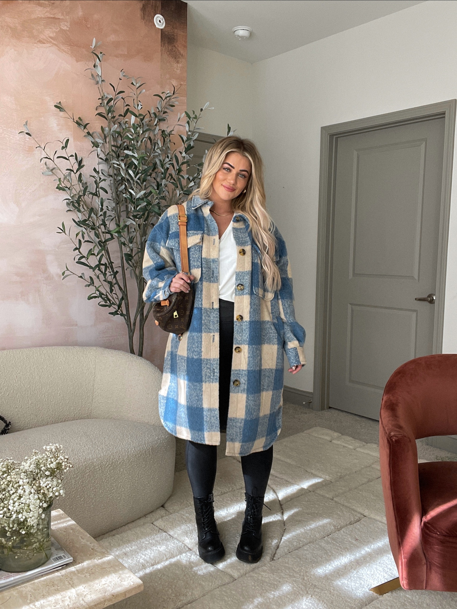 A WEEK OF THANKSGIVING OUTFITS 🖤 DAY 7! 
Jacket // large 
Spanx // large petite 
White top // medium 