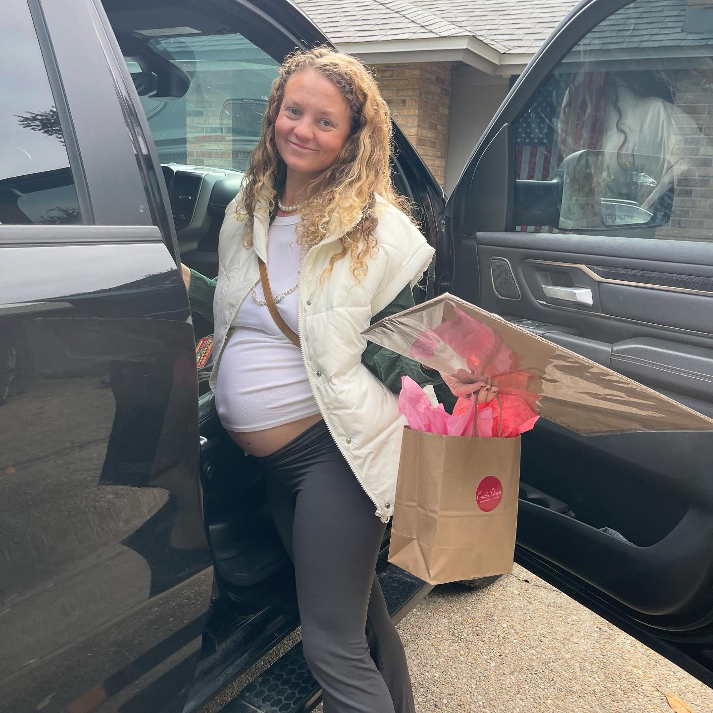 Running errands on a Saturday for Christmas and groceries . Usually a size M but size up during pregnancy to L 

#LTKHoliday #LTKActive #LTKGiftGuide