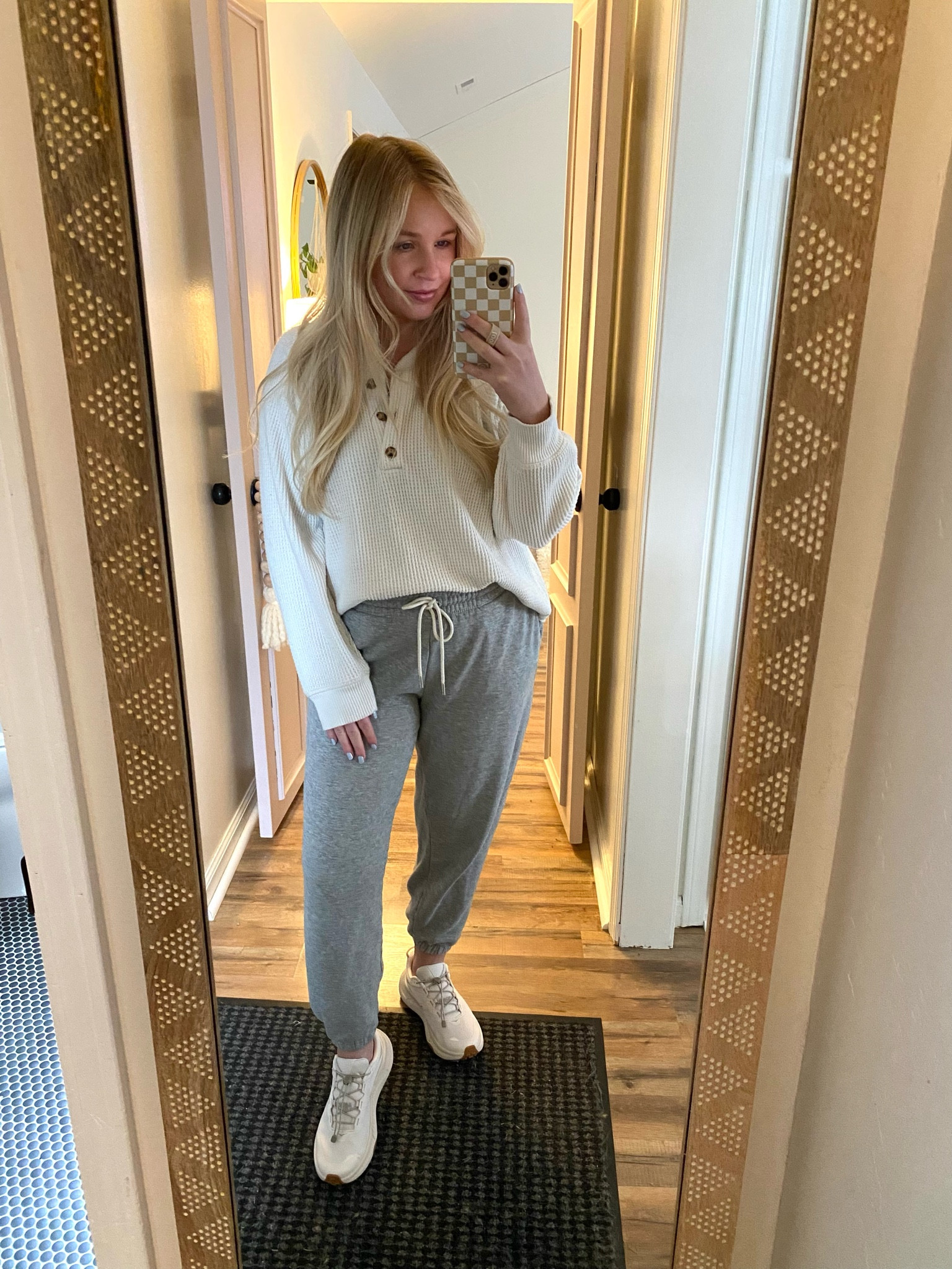 Postpartum outfits , postpartum loungewear , nursing outfits , nursing top , nursing friendly , nursing friendly outfits , breastfeeding , breastfeeding outfits, breastfeeding friendly , white sneakers , walking shoes , hoka , hokas , white hokas , casual style , mom style , old navy