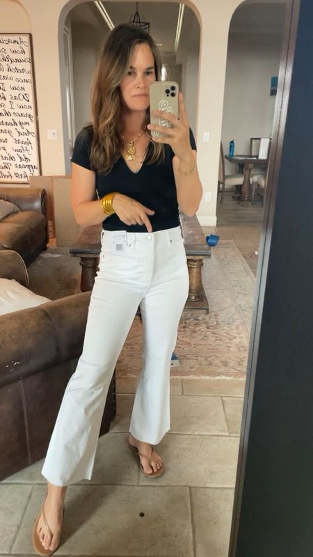 Like and comment “WALMART JEANS” to have all links sent directly to your messages. These jeans are so good- $24, so comfy, avaible in 3 washes and high rise ✨ 
.
#walmart #walmartfashion #walmartfinds #jeans #womensjeans #summerstyle #casualstyle #casualfashion #momstyle 

#LTKfindsunder50 #LTKstyletip #LTKsalealert