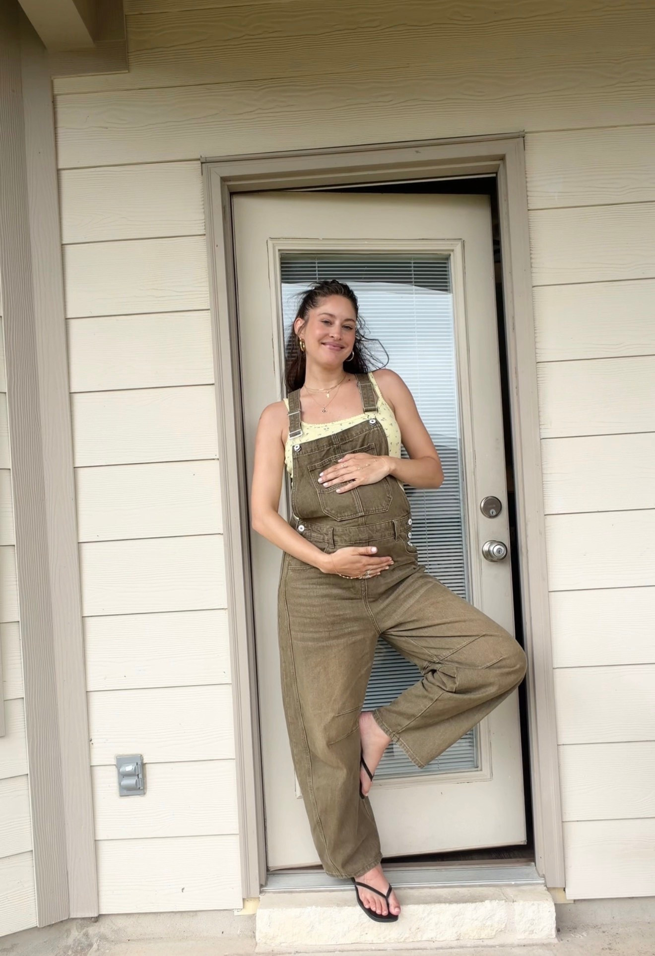 Maternity overalls >>>

#LTKBump #LTKmomlife
