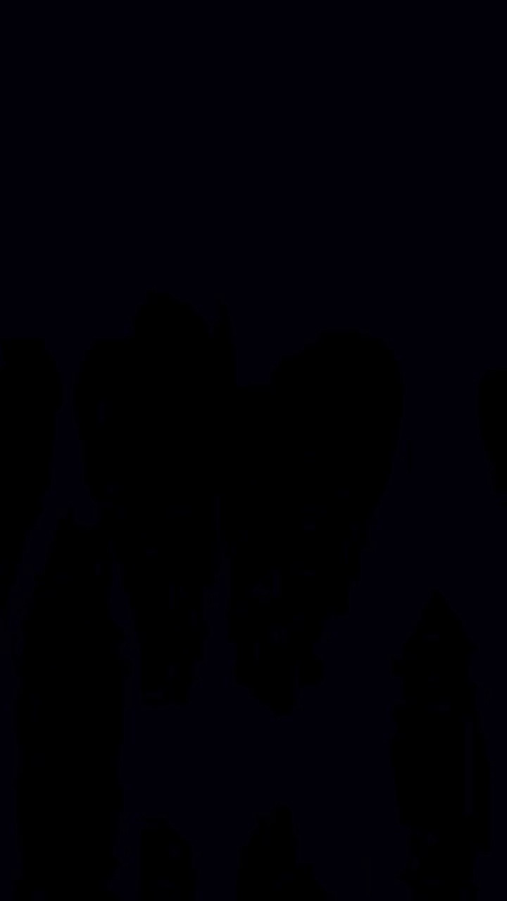 ✨ Gucci Screener Crystal Sneakers ✨

Brand new and absolutely stunning — classic GG monogram with the crystal detail and signature web stripe.

Size 9.5

💰 $899 or best offer

If you want them, comment “GUCCI” or DM me and I’ll send details.

#gucci #guccisneakers #goldengoose #lux #ltkshoecrush