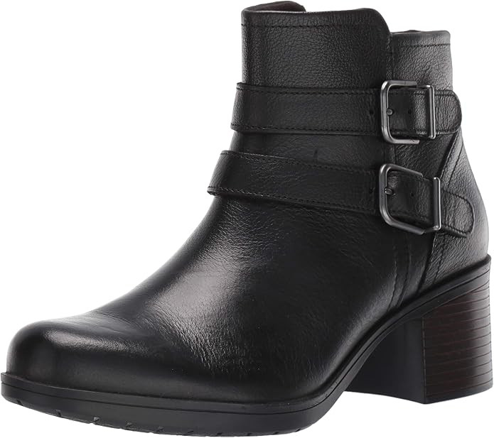 Clarks Women's Hollis Pearl Fashion Boot | Amazon (US)