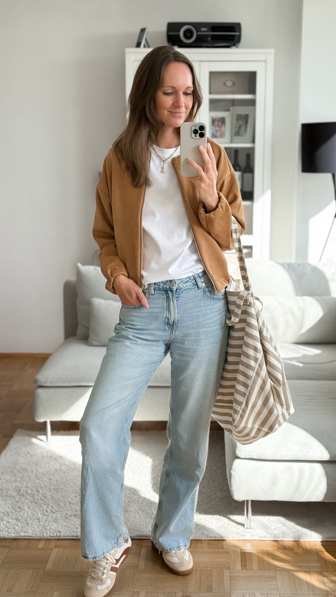 Mein Outfit von heute mit den Sneakern von H&M und der schönen leichten Jacke für den Frühling.

#LTKspring #LTKdeutschland #LTKFashionMonth