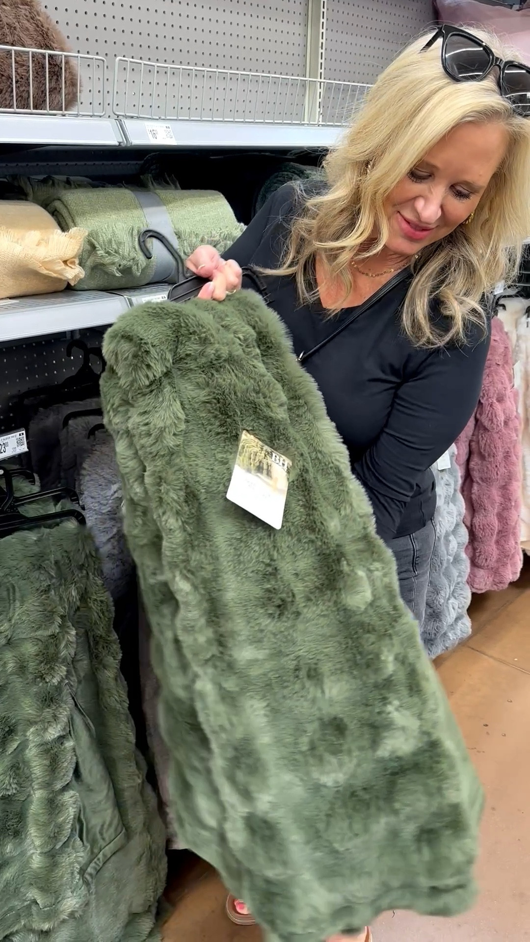 This faux fur blanket is giving all the luxury vibes! 

#LTKFindsUnder50 #LTKHome #LTKStyleTip