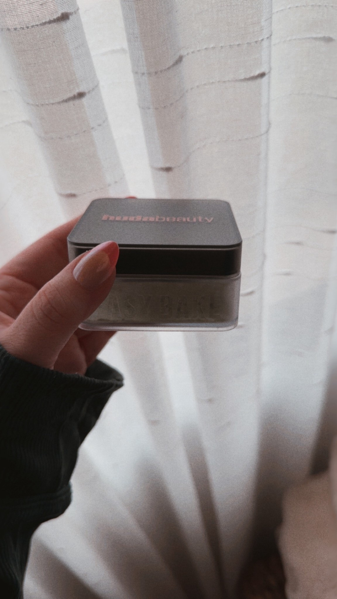 Coming back to this after using it consistently 🤍✨The Huda Beauty green setting powder has seriously made a difference in how my base looks 🤩Especially on days my redness is more noticeable 💄💚
It blends out so smoothly and still gives me that locked in, airbrushed finish without feeling heavy or cakey ✨Definitely staying in my everyday routine 👀 Huda Beauty setting powder review | green setting powder wear test | color correcting powder review | redness makeup routine | tested setting powder results | Sephora powder favorites | long wear setting powder | full coverage baking powder review | makeup for redness review | everyday makeup routine staples | flawless base wear test | Huda Beauty Easy Bake review | smoothing setting powder results | makeup that controls redness | beauty routine tested products | airbrushed makeup finish review | matte setting powder review | makeup essentials I repurchase | Sephora sale makeup review | complexion correcting makeup products | real life makeup testing | long lasting face powder

#LTKmorningroutine #LTKBeauty #LTKgrwm