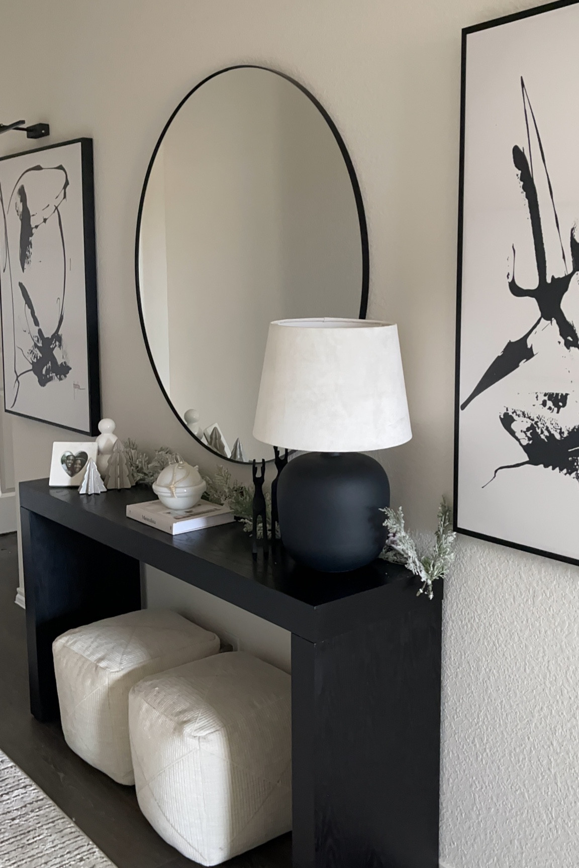 christmas entryway decor🎄🤍

#LTKSeasonal #LTKHoliday #LTKhome