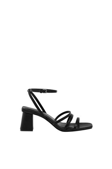 SANDALEN MIT ABSATZ UND RIEMCHEN | PULL and BEAR DE