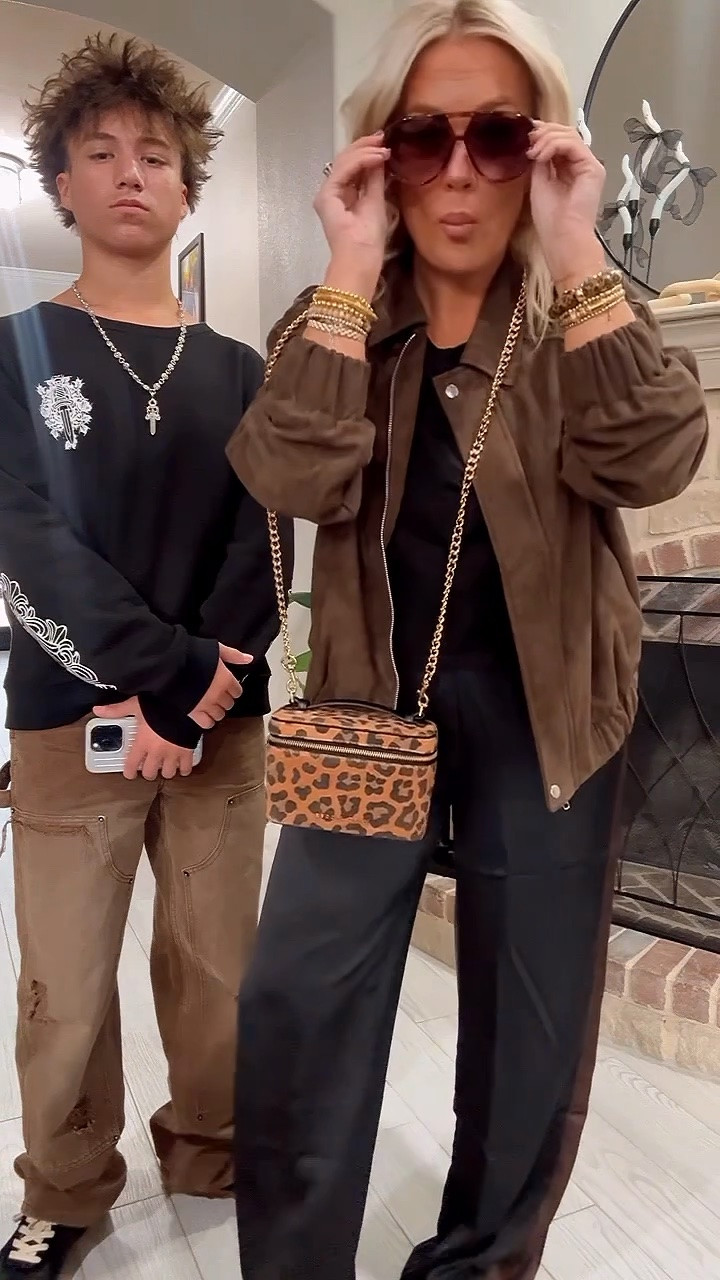 Went shopping with my teen today and threw this fit together , love it for fall and my handbag is on sale 
Size small in all