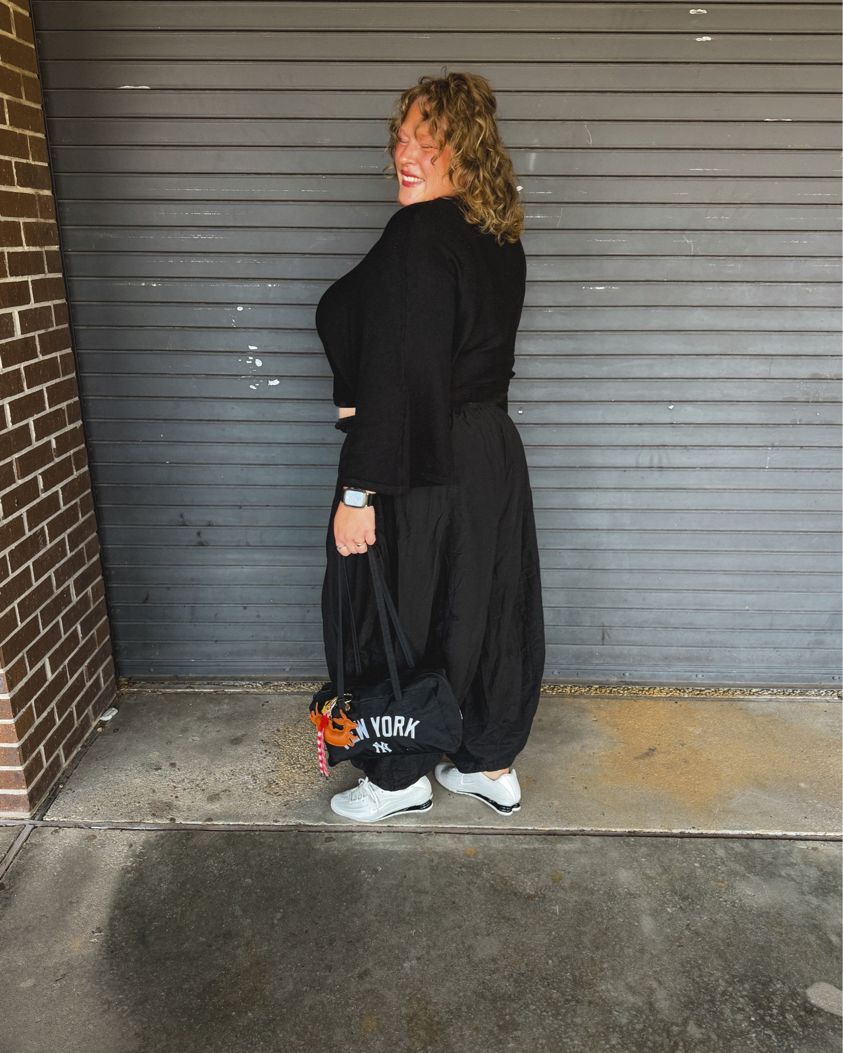 in shox
.
#nikeshox #nikeshoxoutfit #freepeople #baggu #ootdinspo