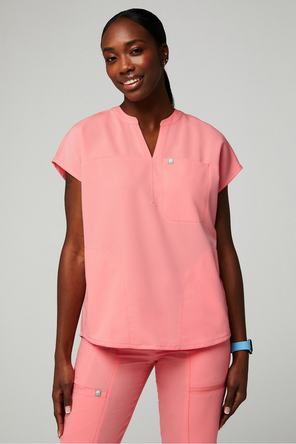 Evolve Scrub Top (2,302) | Fabletics