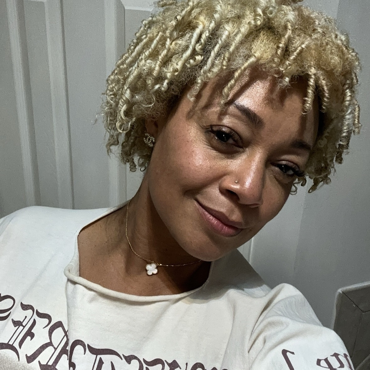 Sunday dumpie 
Birthday days away & my heart is full.
Grace carried me here.

How are you celebrating yourself lately?

#SundayMood #BirthdayEnergy #GratefulLife #ChosenJoy #LifeLately #FaithFilled #lately #photo #dumpy #photooftheday #sunday #sundays #selfie #sagittariusseason #sagseason #decemberphotochallenge #decemberbaby