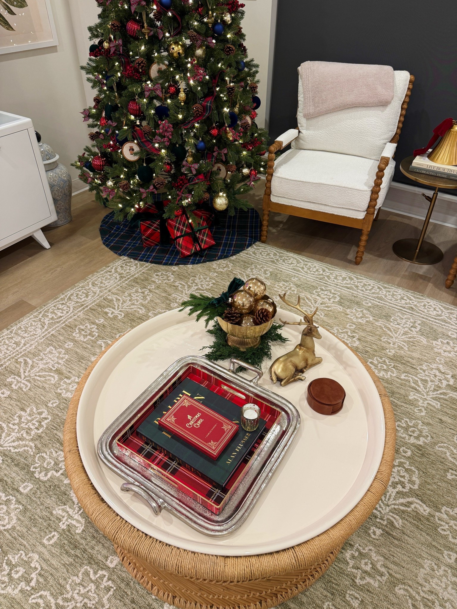 Christmas coffee table home decor 🎄



#LTKHoliday #LTKCyberWeek #LTKGiftGuide