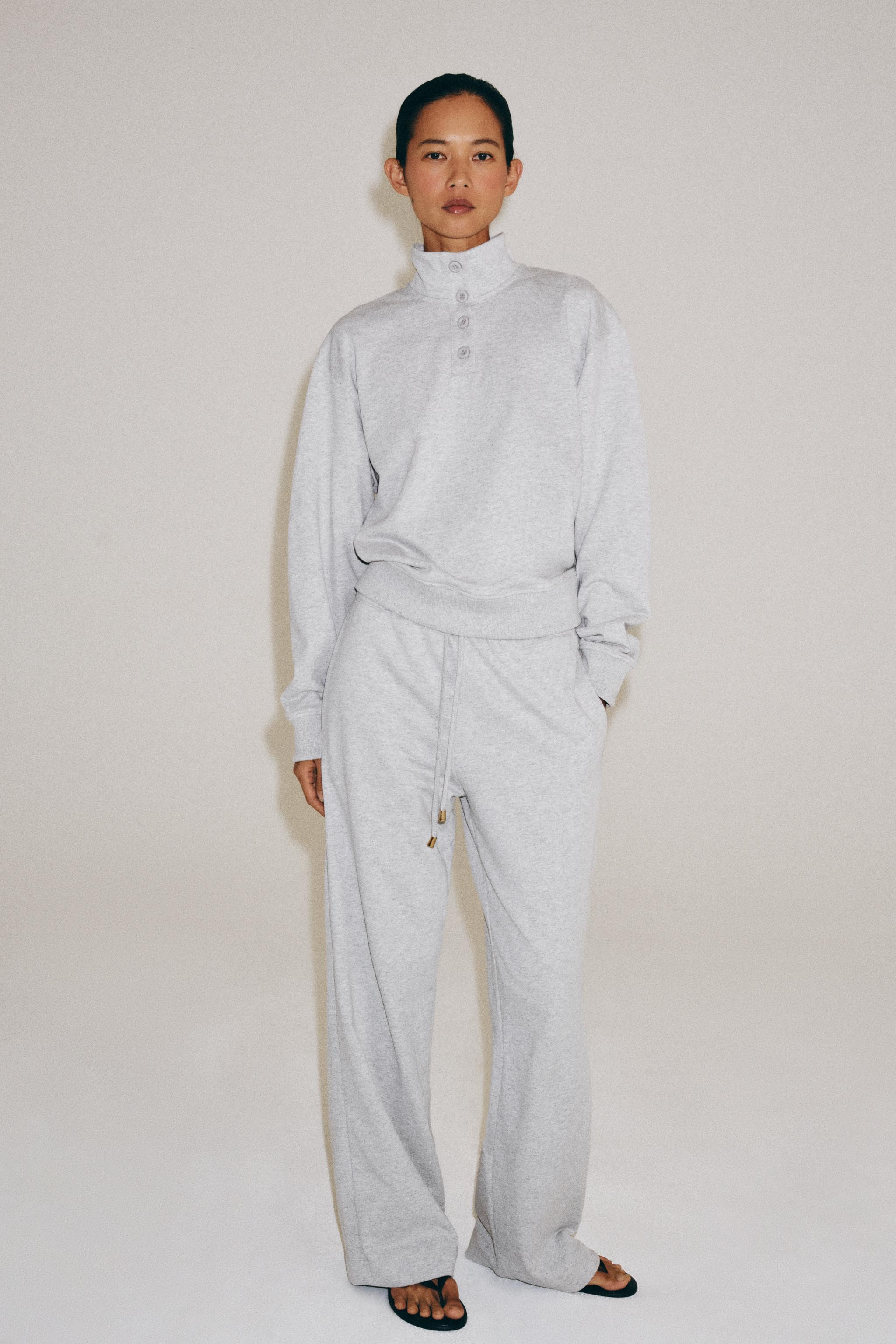 BUTTON-UP PLUSH SWEATSHIRT | Zara UK