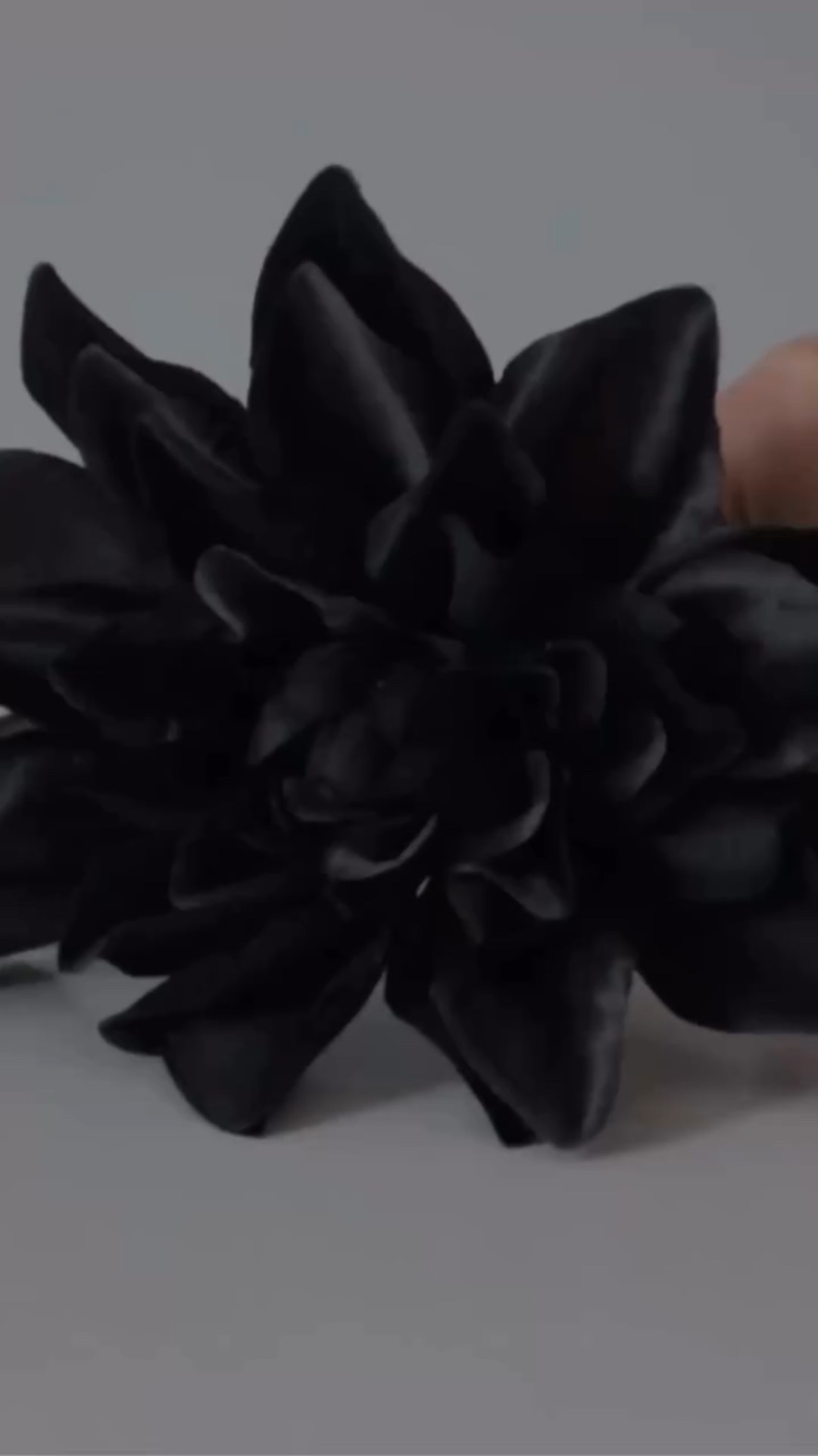 As a writer, there’s no denying the mood that autumn brings. As a fragrance lover, this mood can be summed up into anything comforting, cozy, and warm. Anything that invites you to take a seat, take a breath, and enjoy the warmth of the season. 

Autumn is an invitation to escape. Autumn fragrance is an invitation of comfort. It is an invitation to create, and to allow yourself the space and time you need to create something that you find truly beautiful.