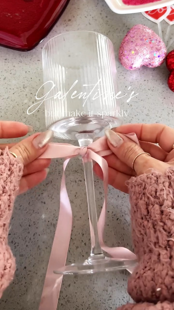 Bow glasses + edible glitter = instant Galentine’s magic 💖✨
Perfect for girls night, teens, mocktails or champagne vibes 🥂
Yes… you can use it with ANY drink.

#LTKSaleAlert #LTKHome #LTKValentine