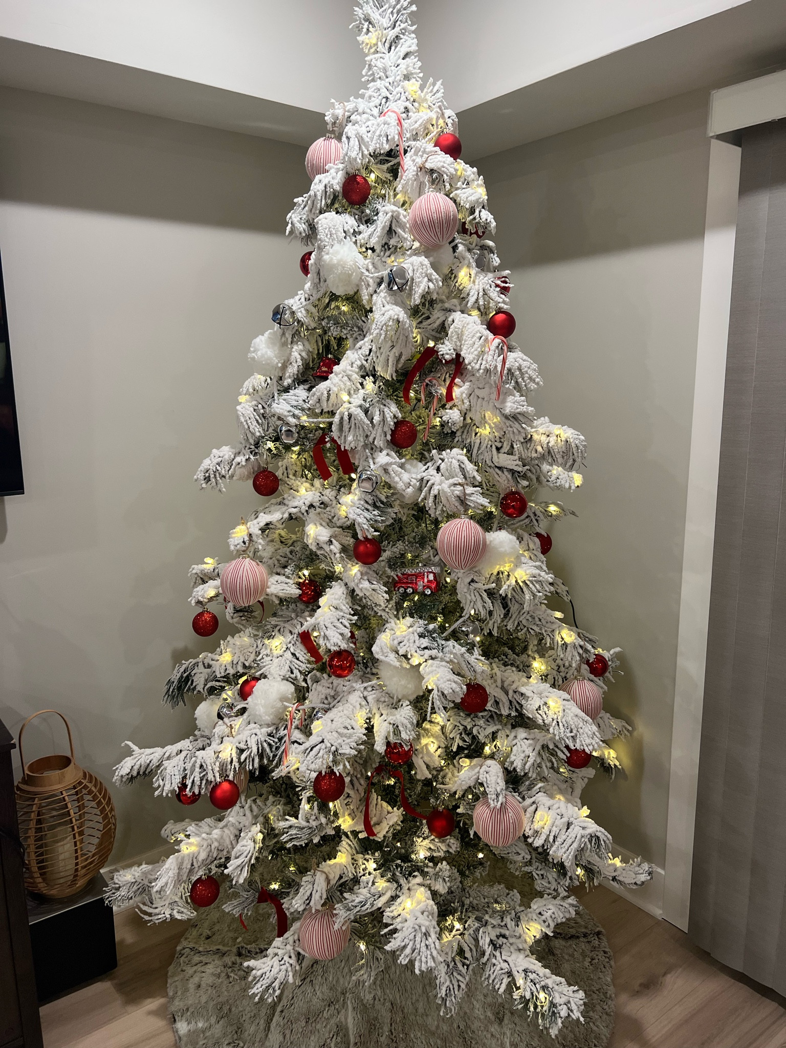 Christmas Tree- 2022 trend: tie velvet bows to fill spaces! 

#LTKHoliday #LTKSeasonal #LTKunder100