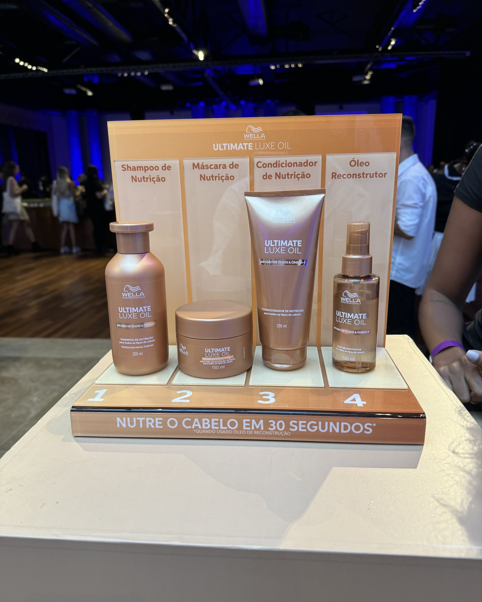 Linha nova da Wella na área e eu já estou super ansiosa para testar!!!!

apresenta uma fórmula indulgente e luxuosa, que oferece cabelos 93% mais macios, 86% mais brilho, 96 horas de controle do frizz, proteção térmica e UV e nutrição em 30 segundos. Conta com a ação de um poderoso trio de óleos, Argan, Amêndoas e Jojoba, conhecidos por suas propriedades nutritivas e hidratantes, além do Ômega 9, para nutrir o interior e proteger o exterior dos cabelos.

#LTKbeauty