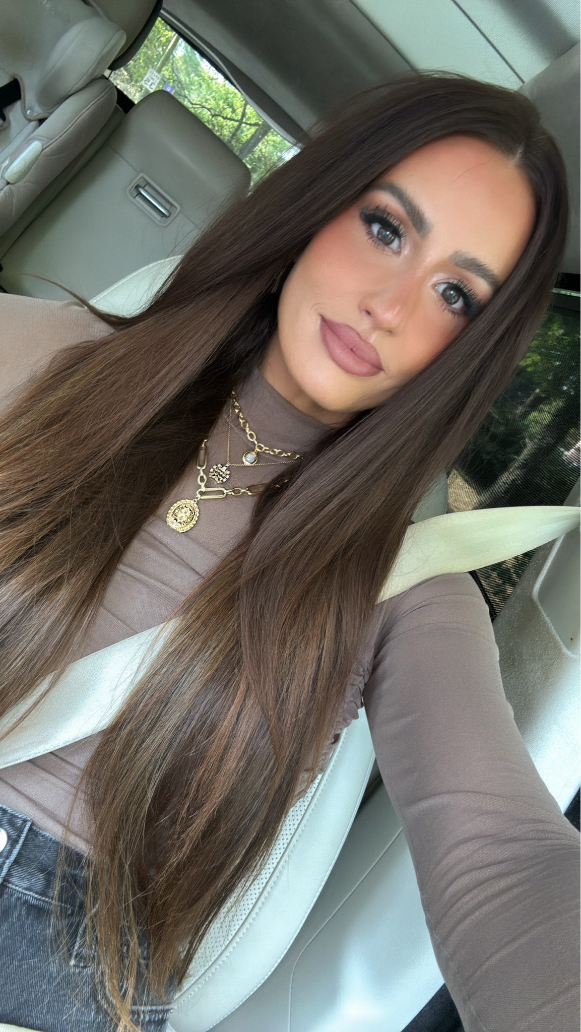 Airbrush flawless: 7.5 neutral
Flawless filter: 4
setting powder: cherry blossom 
highlighter: mesmerize
blush: cherry
lipstick: velvet teddy
lip liner: whirl 

#LTKBeauty #LTKWorkwear #LTKFindsUnder50