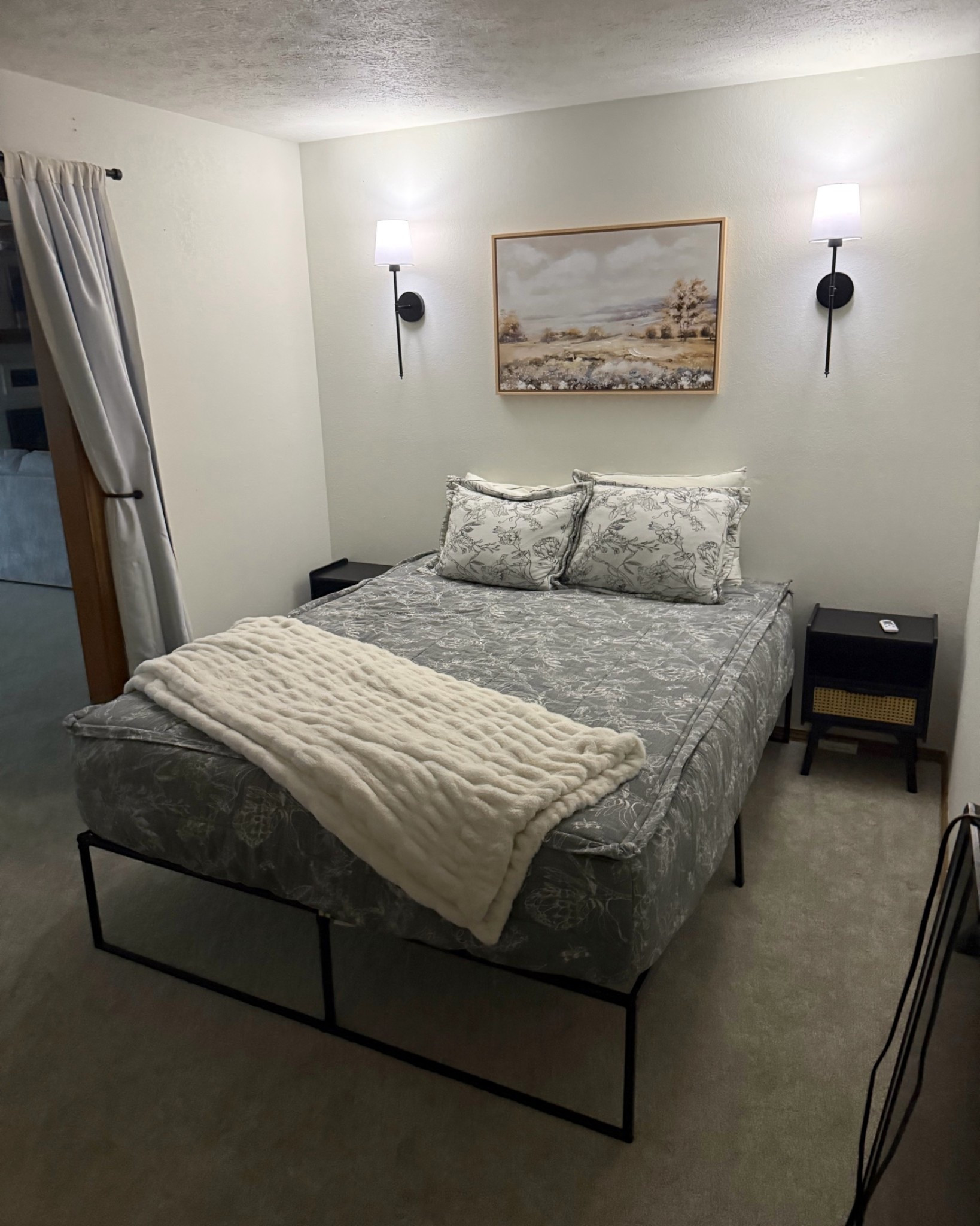 Guest bedroom

#LTKU #LTKHome