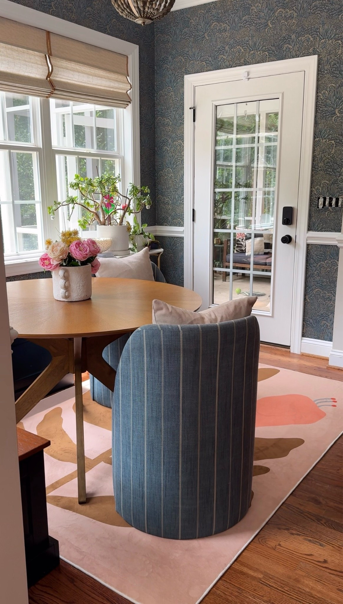 Breakfast nook is finally looking good

#LTKdayinmylife #LTKHome