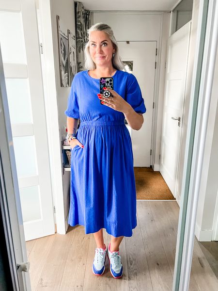 Outfits of the week

Monday blues 💙. Starting the week in a cobalt blue tea dress with puff sleeves from the colorful Italian brand Piombo paired with Nike air max sneakers. 

 

#LTKworkwear #LTKstyletip #LTKeurope