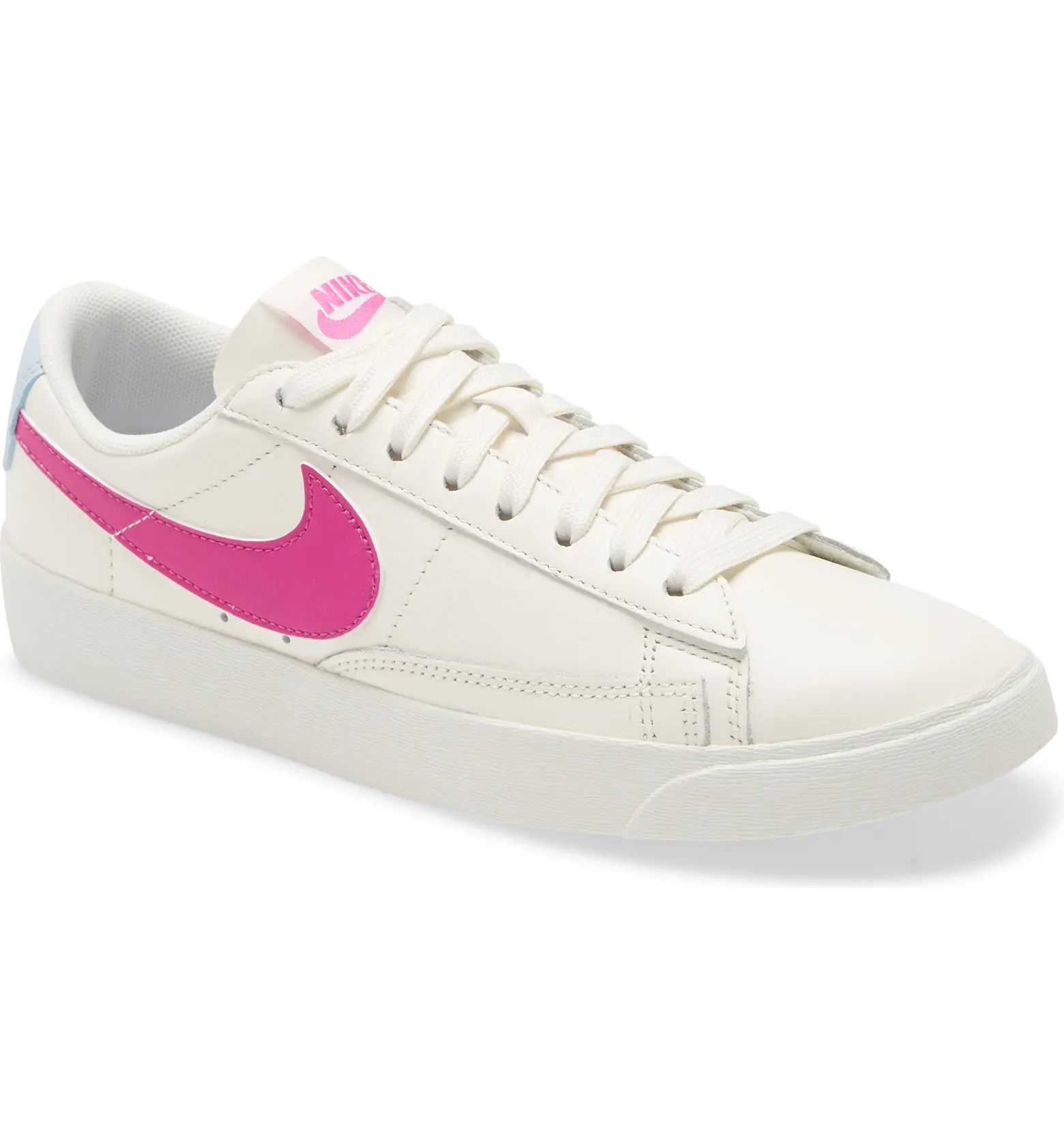 Blazer Low SE Sneaker | Nordstrom