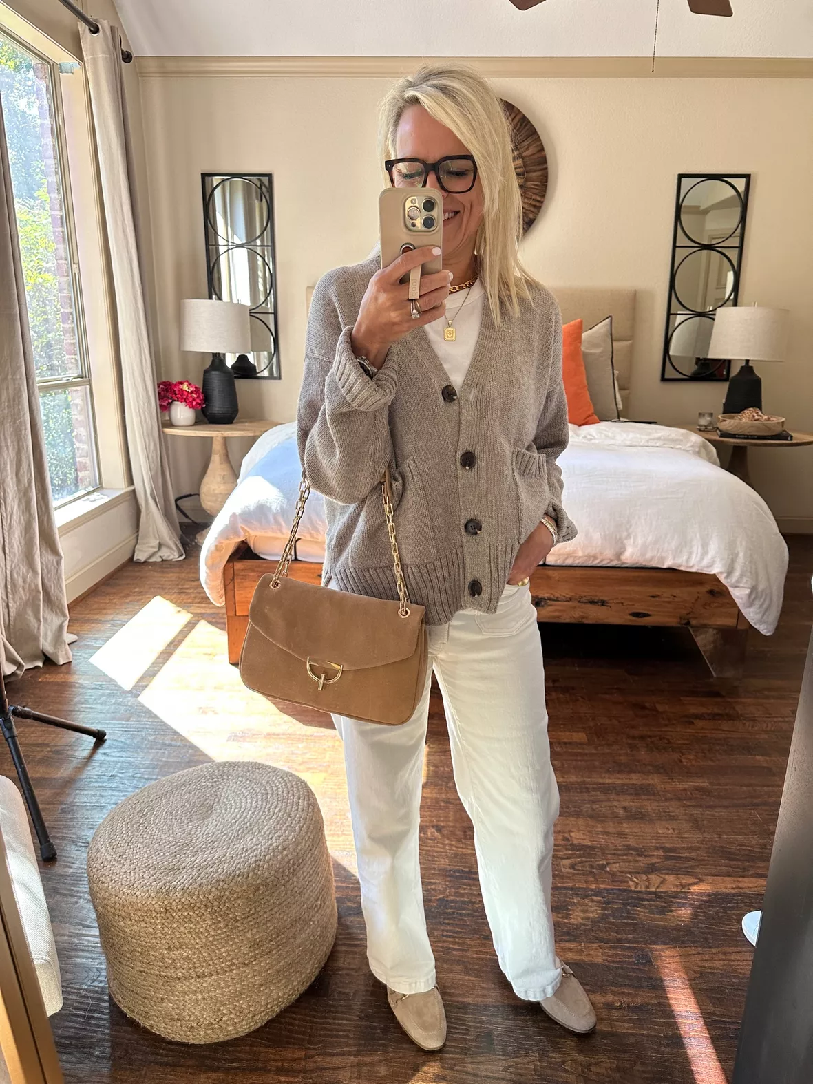 Fall fashion: brown sweater and white jeans