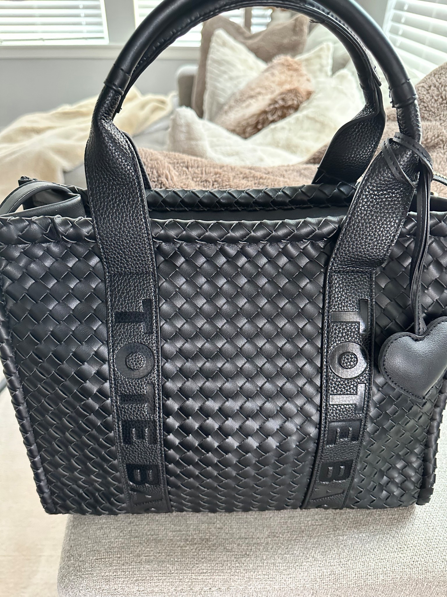 This is the cutest black tote. it’s a large tote. It comes in different colors but this black is everything. I absolutely love. 😍#blacklargetotes #totebags #largehandbags #blackhandbags

#LTKHome #LTKValentine #LTKWorkwear