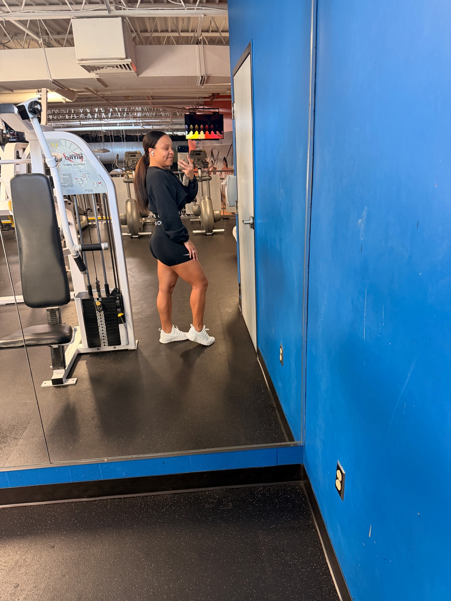 Made it on #NYE 💪🏽 

#fitness #gym #workout #workoutclothes #gymfit #workoutshoes #sneakers

#LTKootd #LTKdayinmylife #LTKfitnessgoals