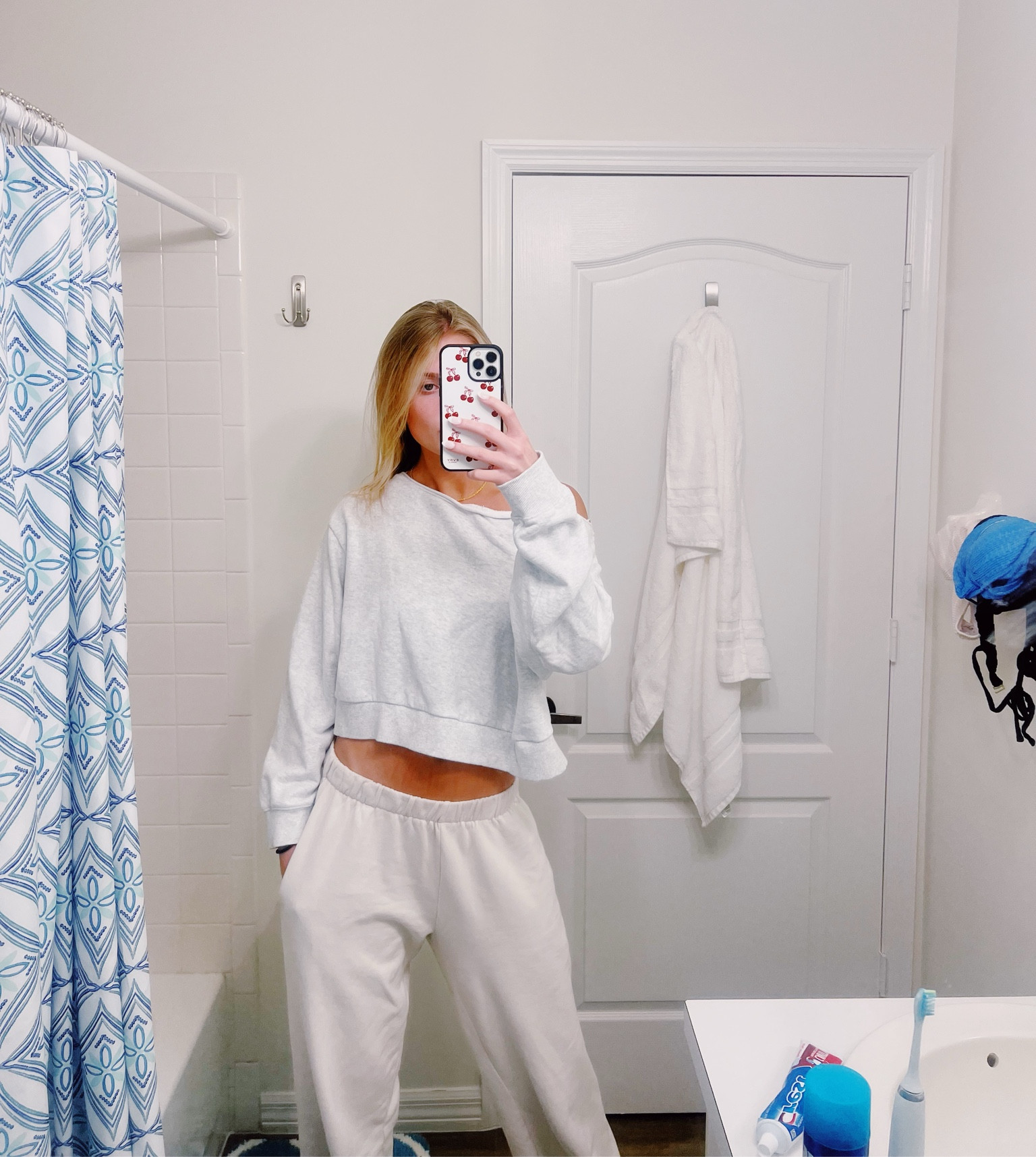 comfy casual 
size large in top 
size small in joggers ☁️☁️☁️☁️

#LTKfindsunder100 #LTKfindsunder50