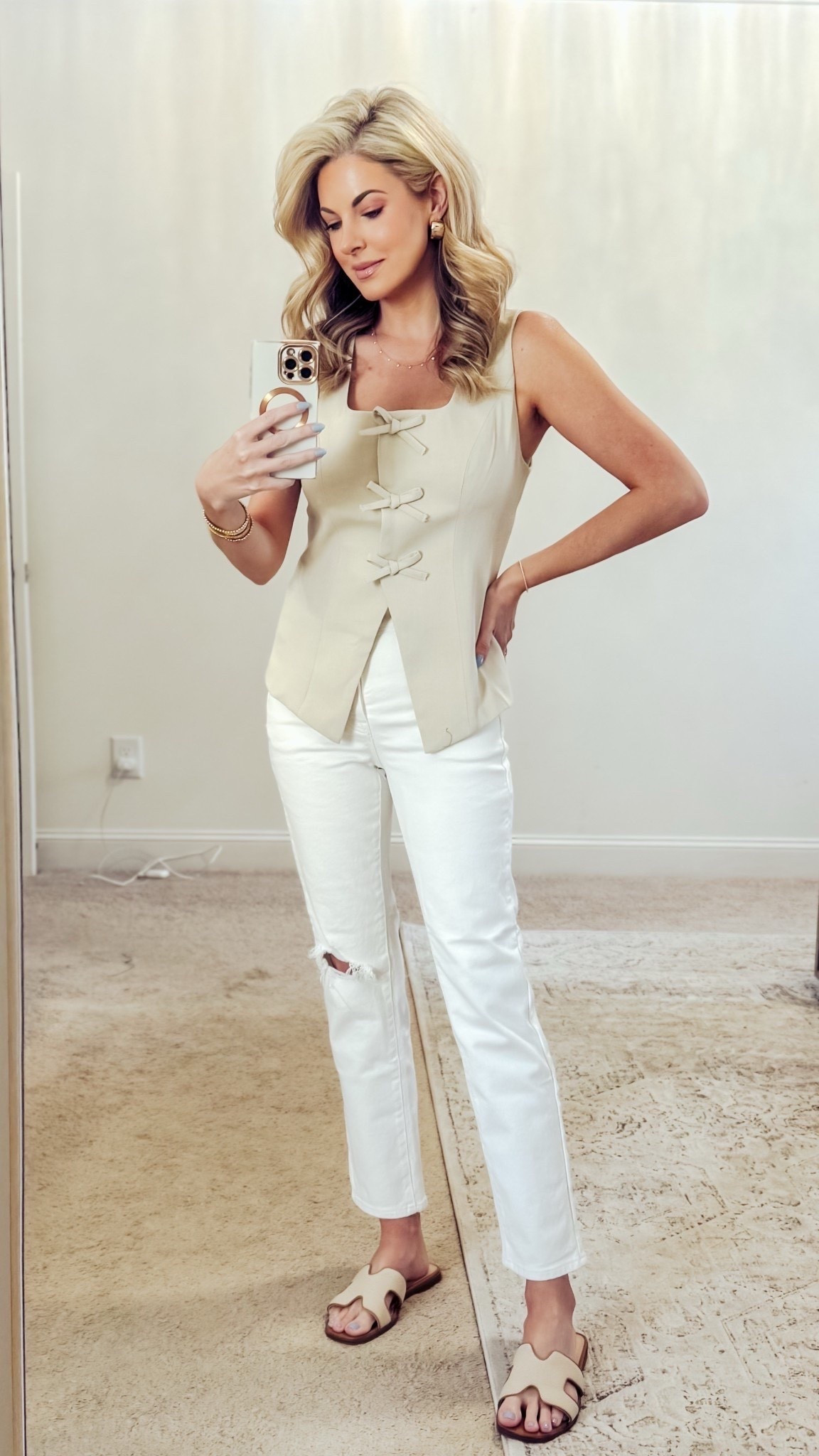 OOTD 🤍 This top is from @Target but out of stock in this color. But in stock in other colors (including black!)—linked below for you to shop ✨





#LTKOver40 #LTKootd #LTKU