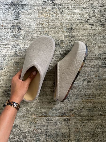 Obsessed with these clogs! That tortoise detail?! Yes please! 