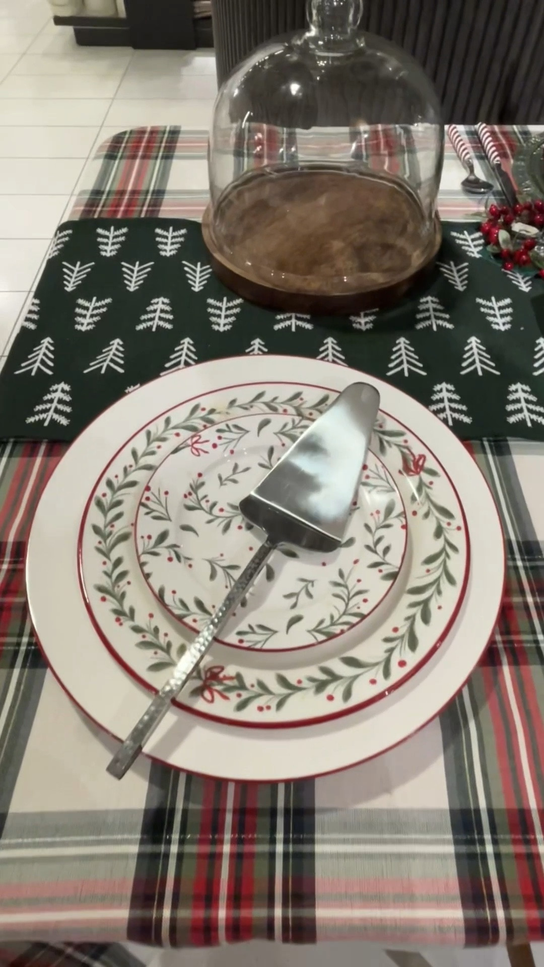 Christmas decor at Simons

#LTKHoliday #LTKHome #LTKCyberWeek