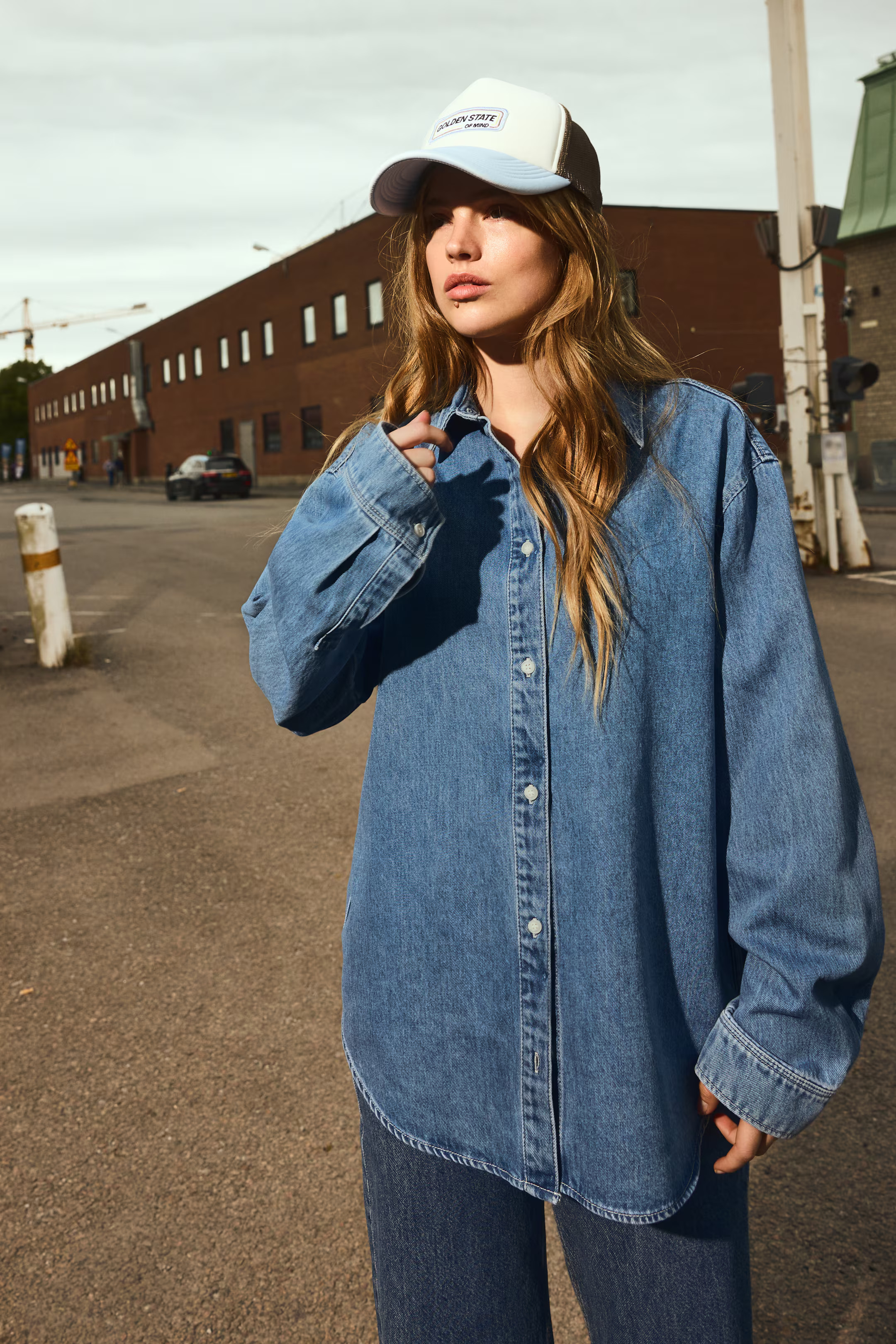 Oversized denim shirt | H&M (UK, MY, IN, SG, PH, TW, HK)