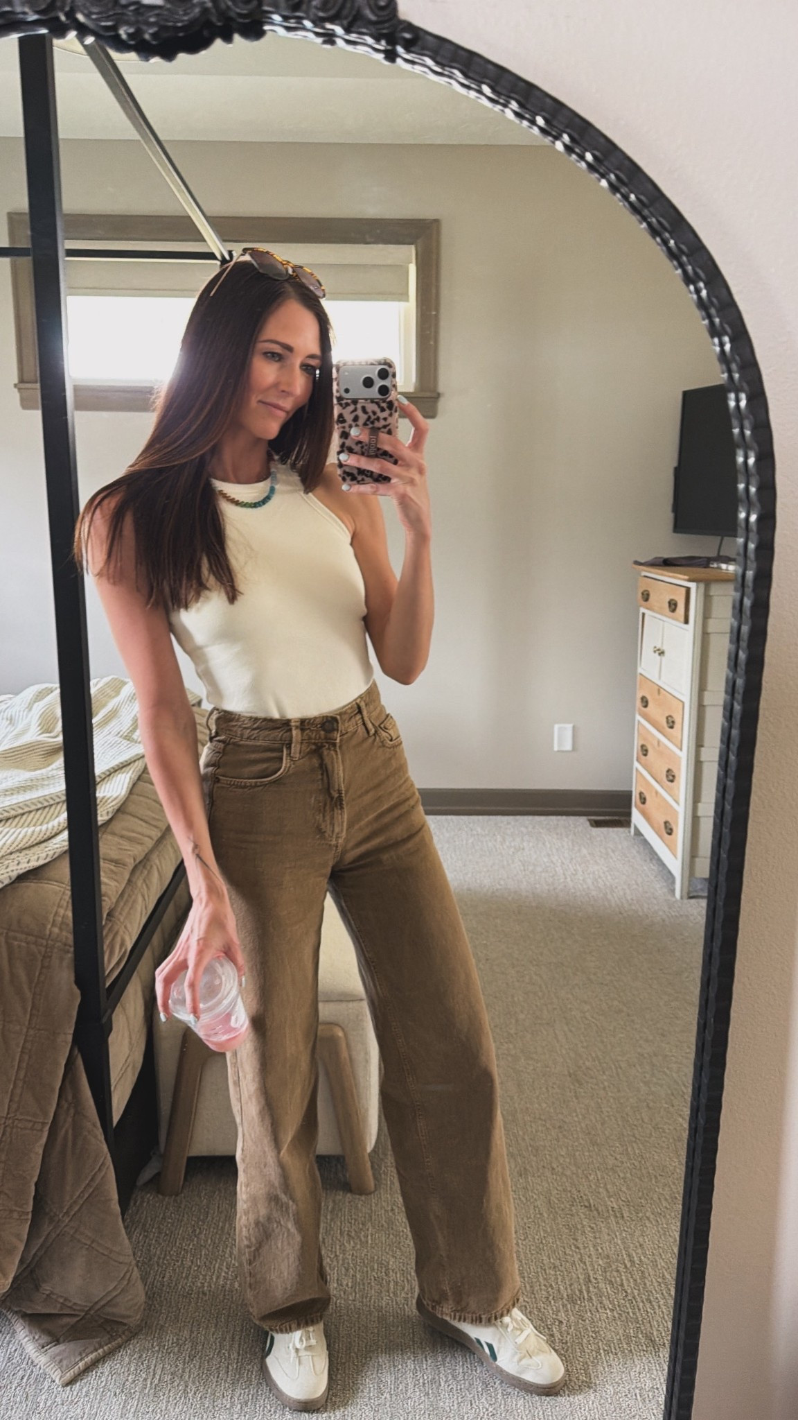 Basic tank top
High waisted brown wide leg jeans
Adidas sneakers
Beaded necklace


#LTKootd