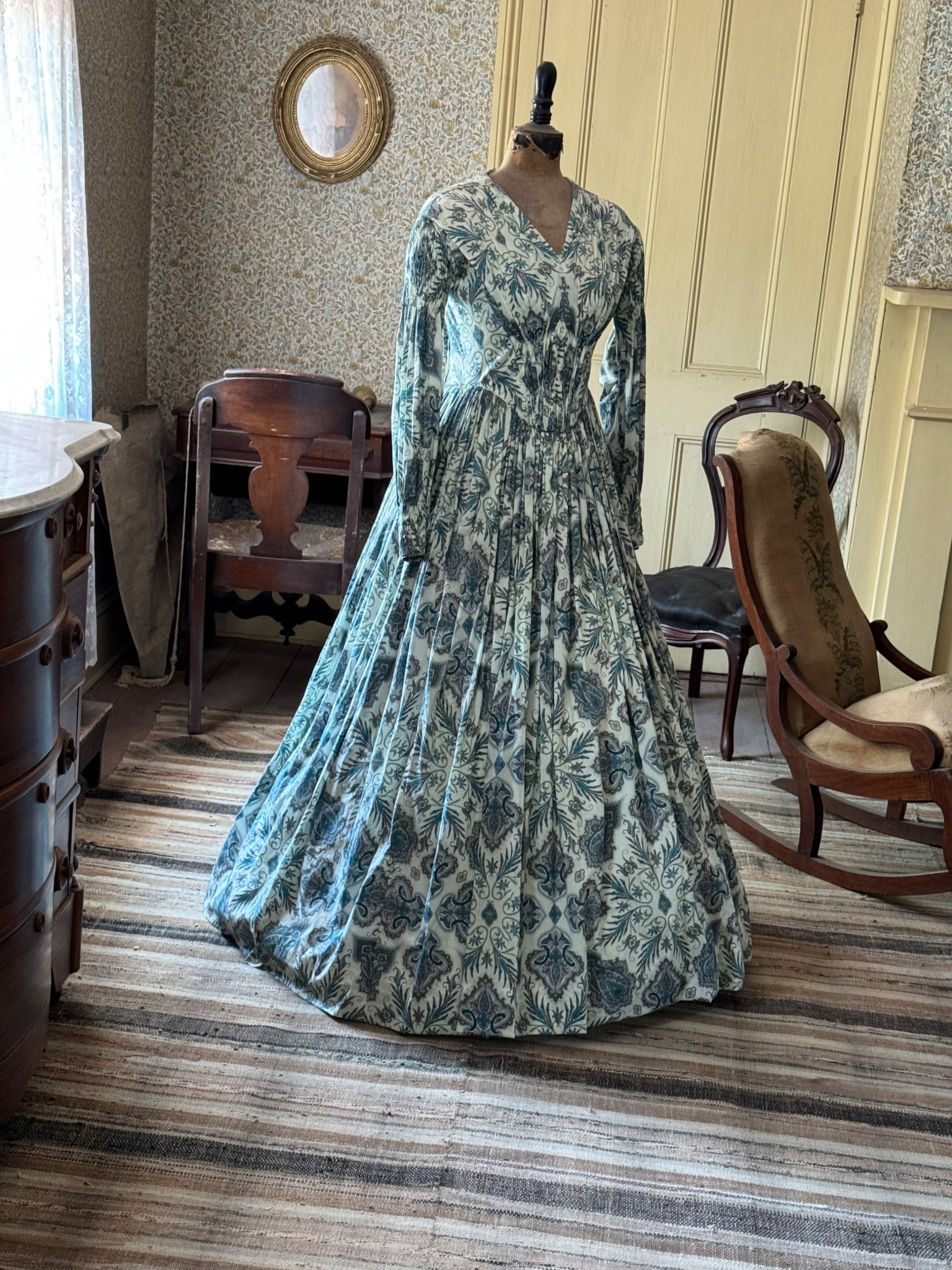 Wow. Check out how beautiful this shop keeper’s dress from the 18th century is and the incredible print on this fabric!

As I thought about it, I was amazed at how many of our dress styles and prints today mimic this same pattern.

Tagged a few modern dresses for you to take a look at and note the similarities. ( Made sure many were styles that are season friendly since we are in the midst of summer here now in the US.)

Let me know what you think. 💬👇
I am totally transported and imagine I probably lived during this time period in a prior life cause this dress gives me all the feels.🙏

#LTKOver40 #LTKStyleTip #LTKMidsize