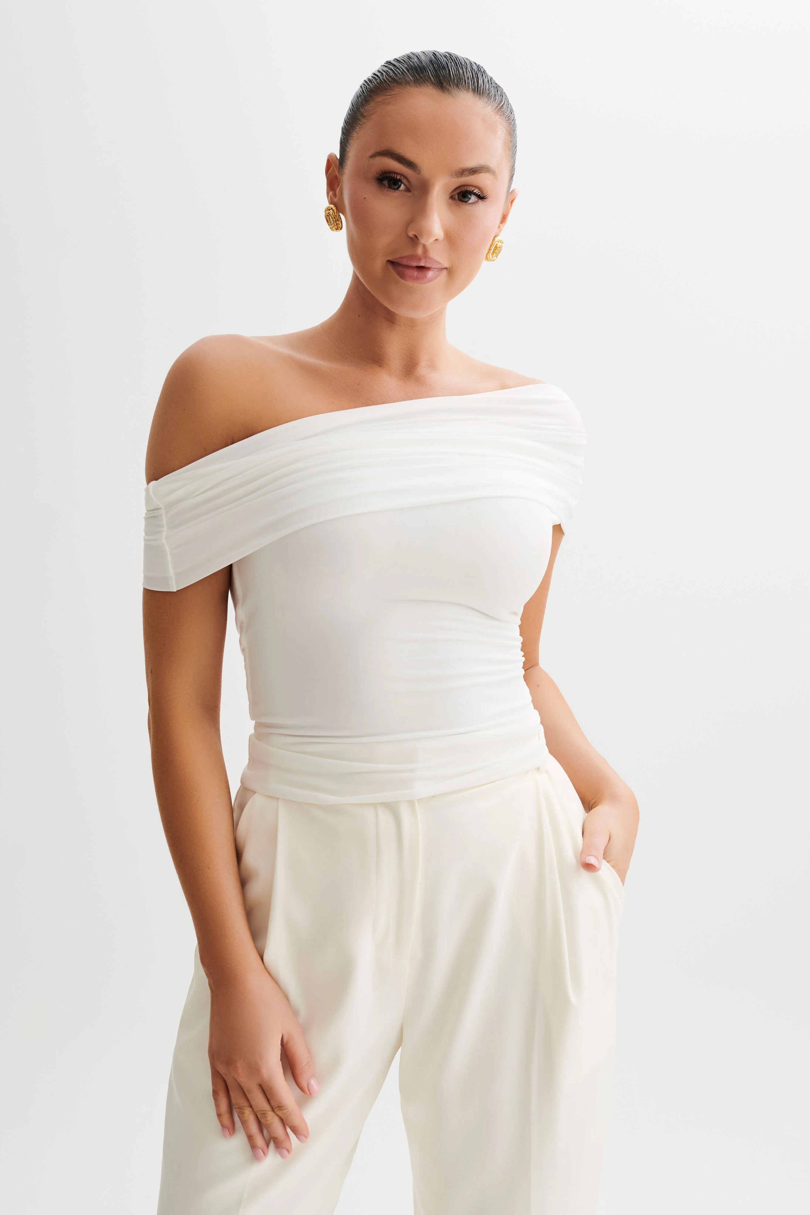 Cassandra Off Shoulder Slinky Top - White | MESHKI US