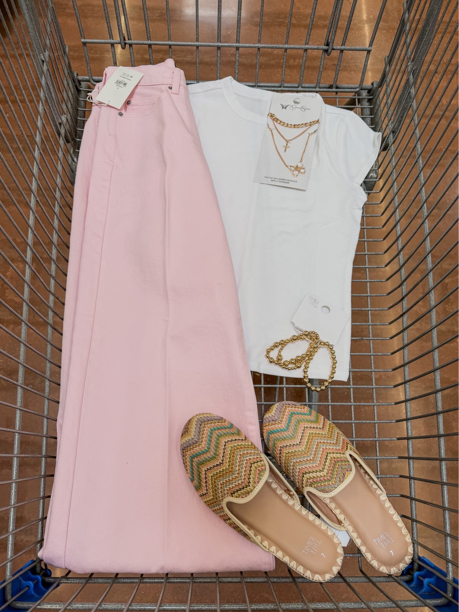 🩷 Pink pants are having a moment, and I’m fully here for it.
Paired with a simple white tee, woven flats, and gold accessories, this look feels polished, feminine, and surprisingly easy to wear.

#LTKgrwm #LTKootd #LTKSeasonal