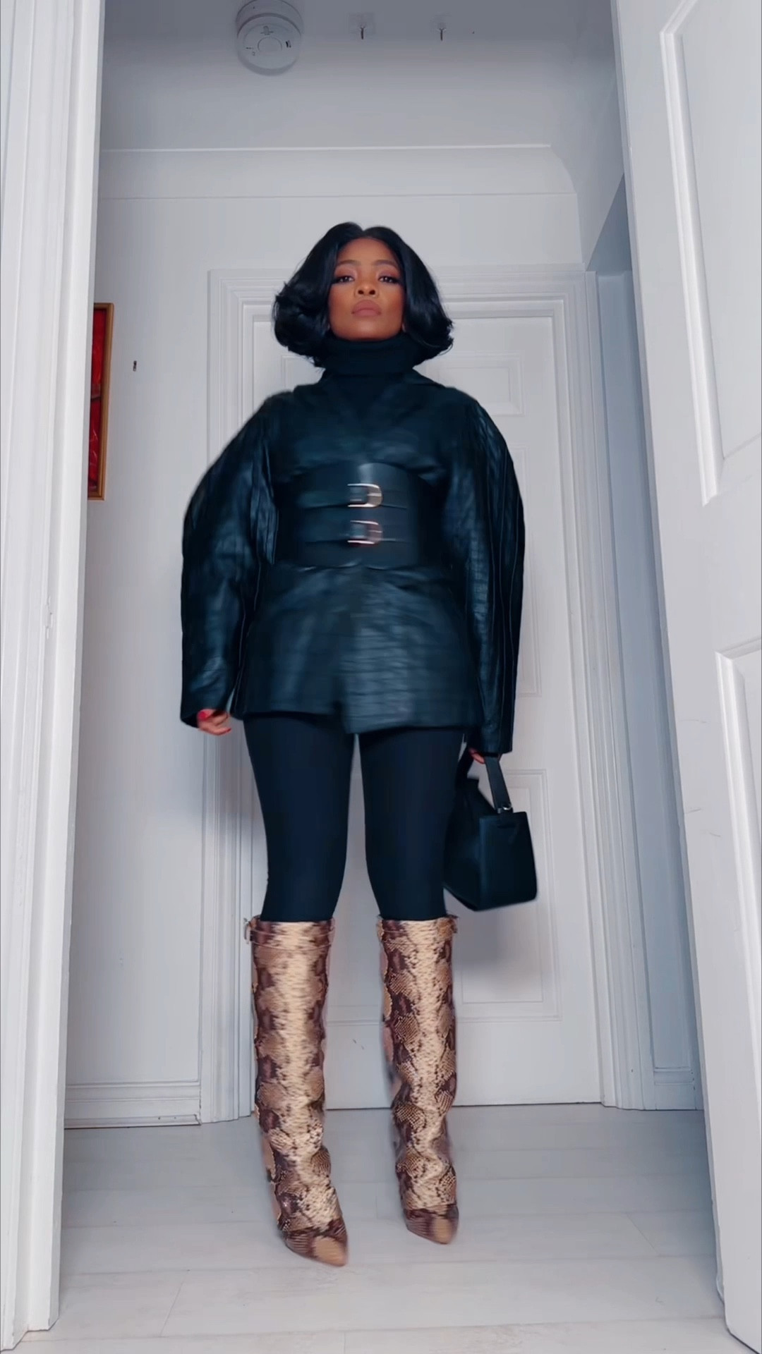 7 days of animal print
-Thursday Blue Fringe Jumper is from NA-KD and skirt is Kate Spade
-Sat Faux Fur coat is from Next & top is from Zara