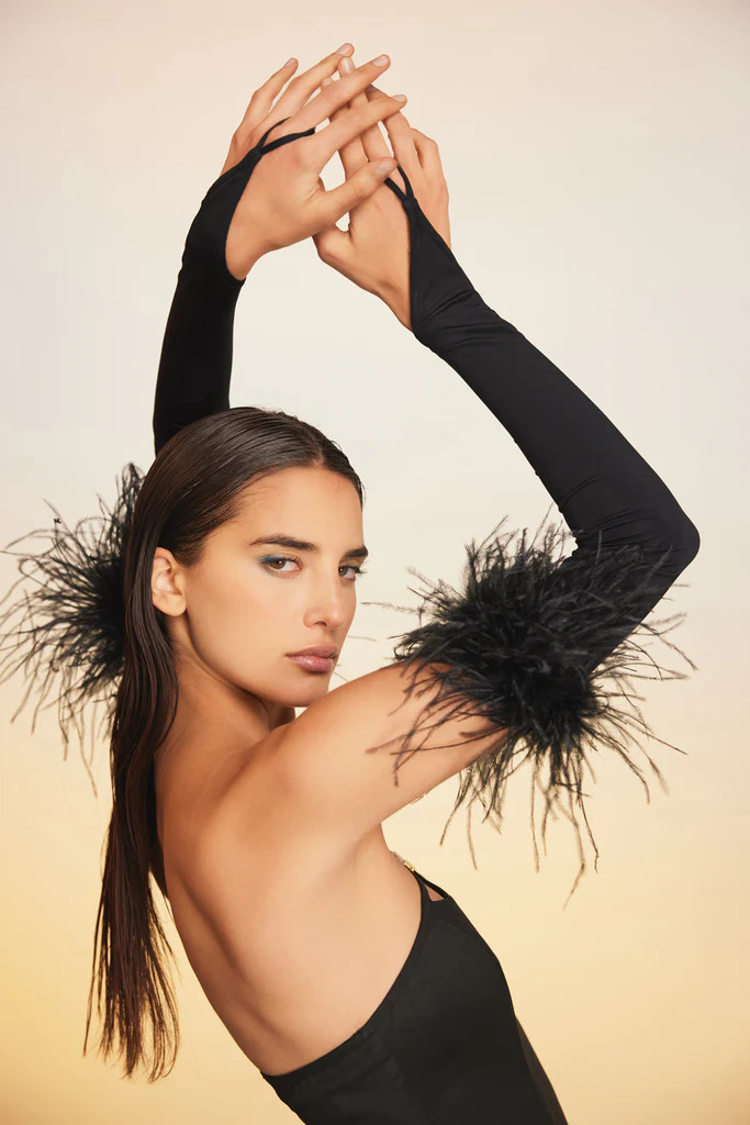 GAIA'S GLOVES - BLACK FEATHER | Cult Gaia - US