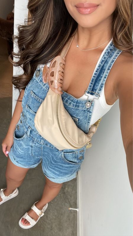 Short overalls - tts, wearing xs

Fanny pack on sale today with code BEAUTY20